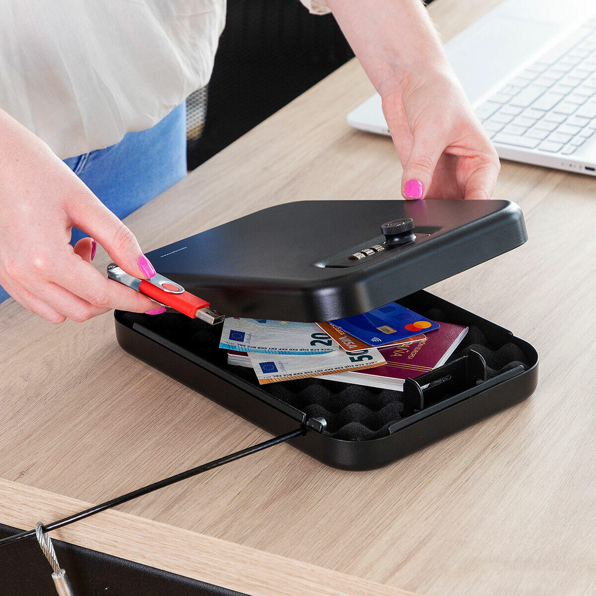 Caja Fuerte Portátil con Cable de Seguridad Prisaven