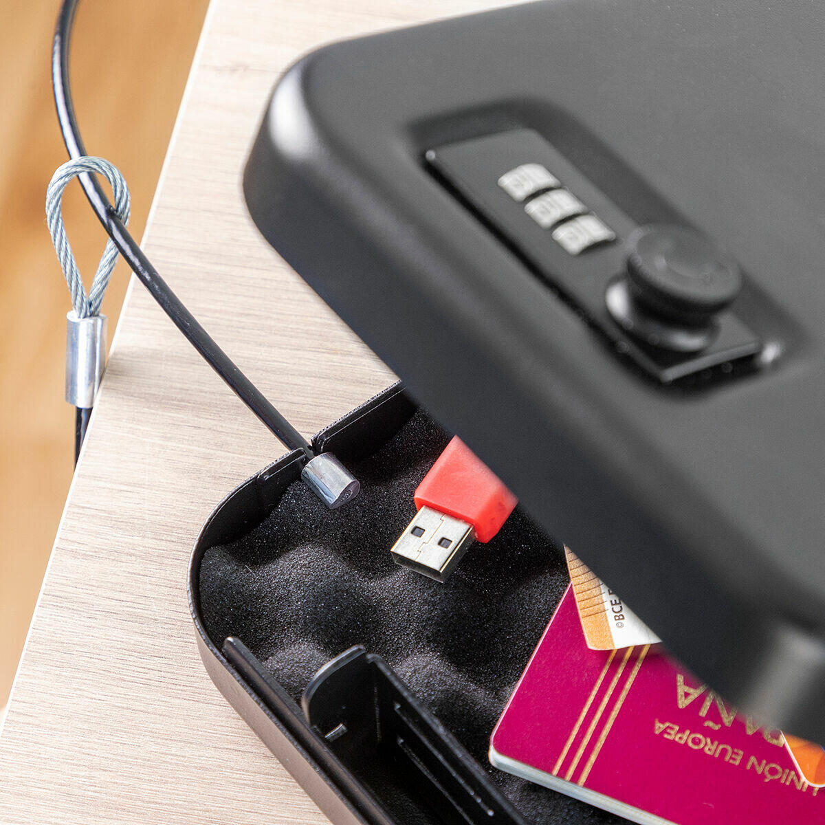 Caja Fuerte Portátil con Cable de Seguridad Prisaven