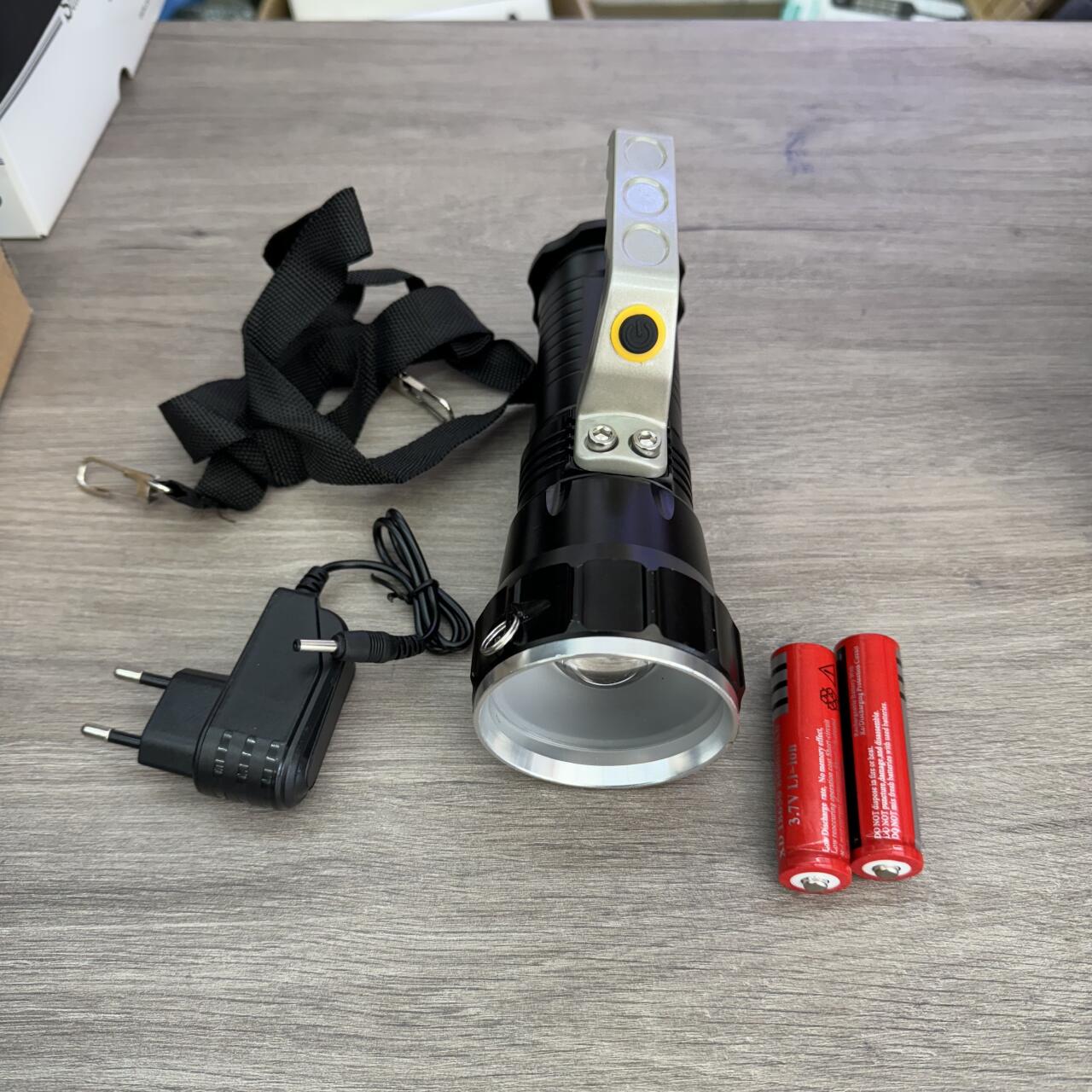 Linterna multifuncional ultra potente recargable